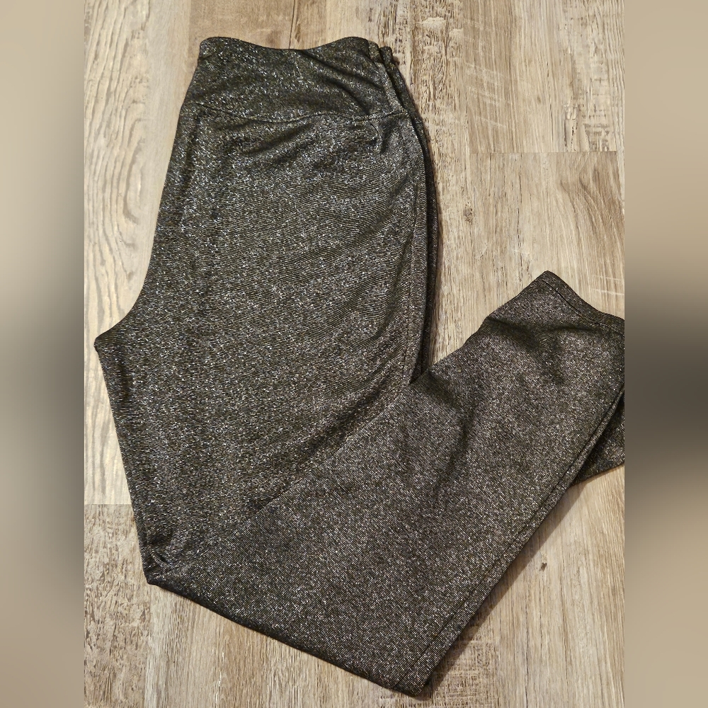 NWOT Black/Silver shimmer leggins 1X